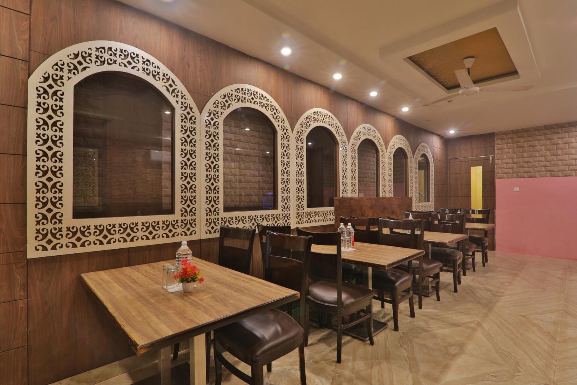 Hotel Janki Inn Sigra 2 Km From Kashi Vishwanath Dham 瓦拉纳西 外观 照片
