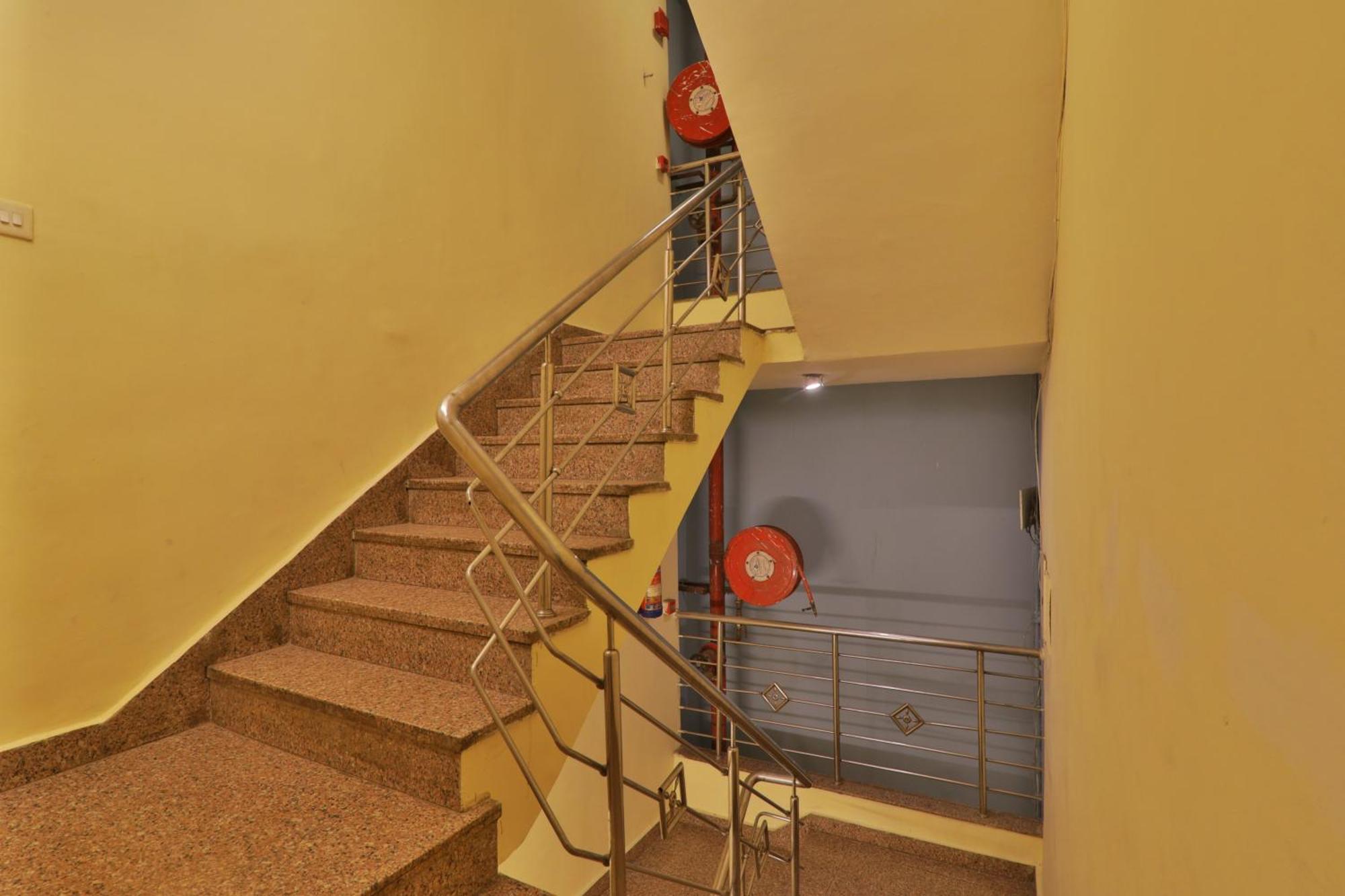 Hotel Janki Inn Sigra 2 Km From Kashi Vishwanath Dham 瓦拉纳西 外观 照片