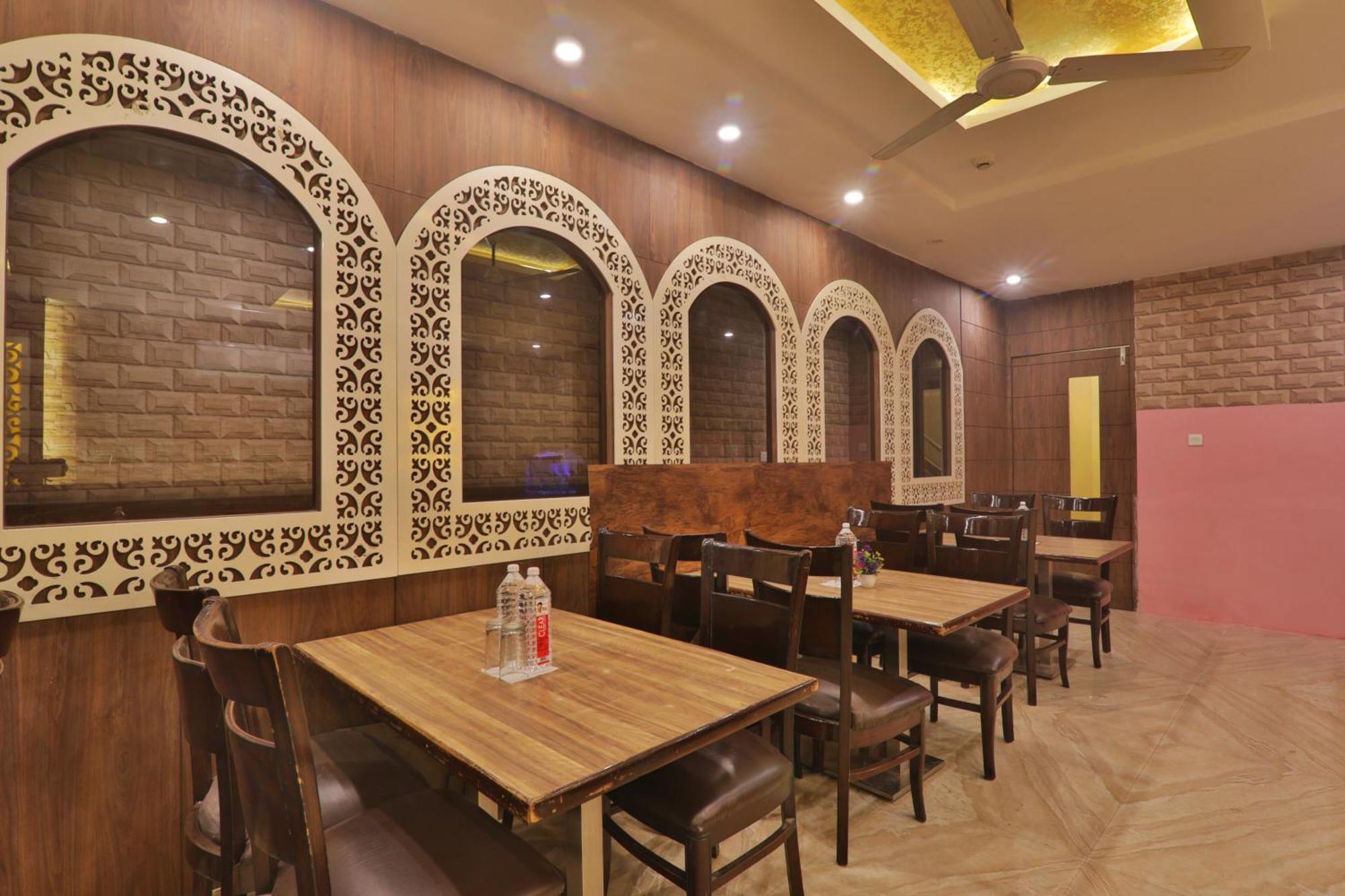 Hotel Janki Inn Sigra 2 Km From Kashi Vishwanath Dham 瓦拉纳西 外观 照片