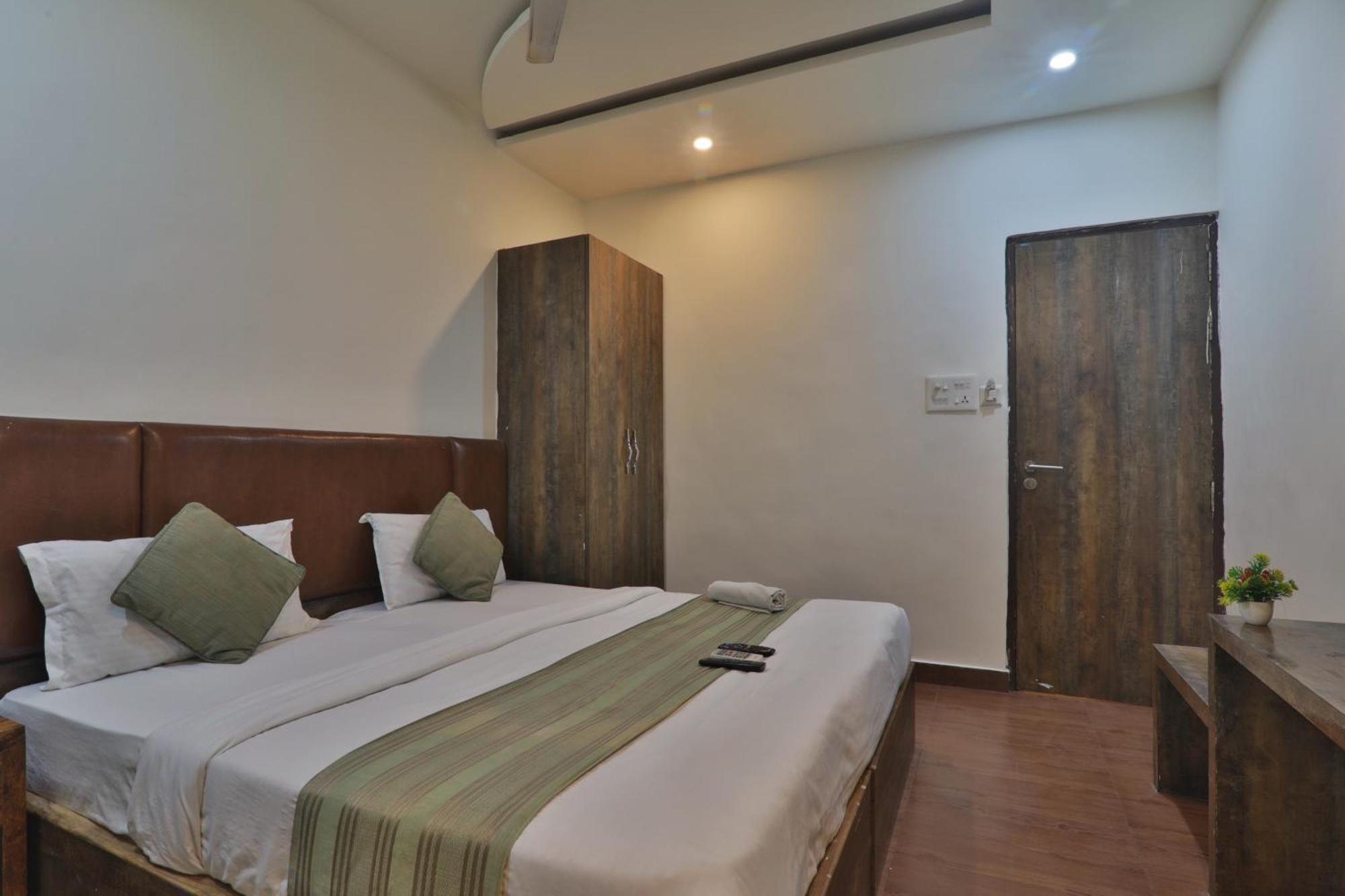 Hotel Janki Inn Sigra 2 Km From Kashi Vishwanath Dham 瓦拉纳西 外观 照片