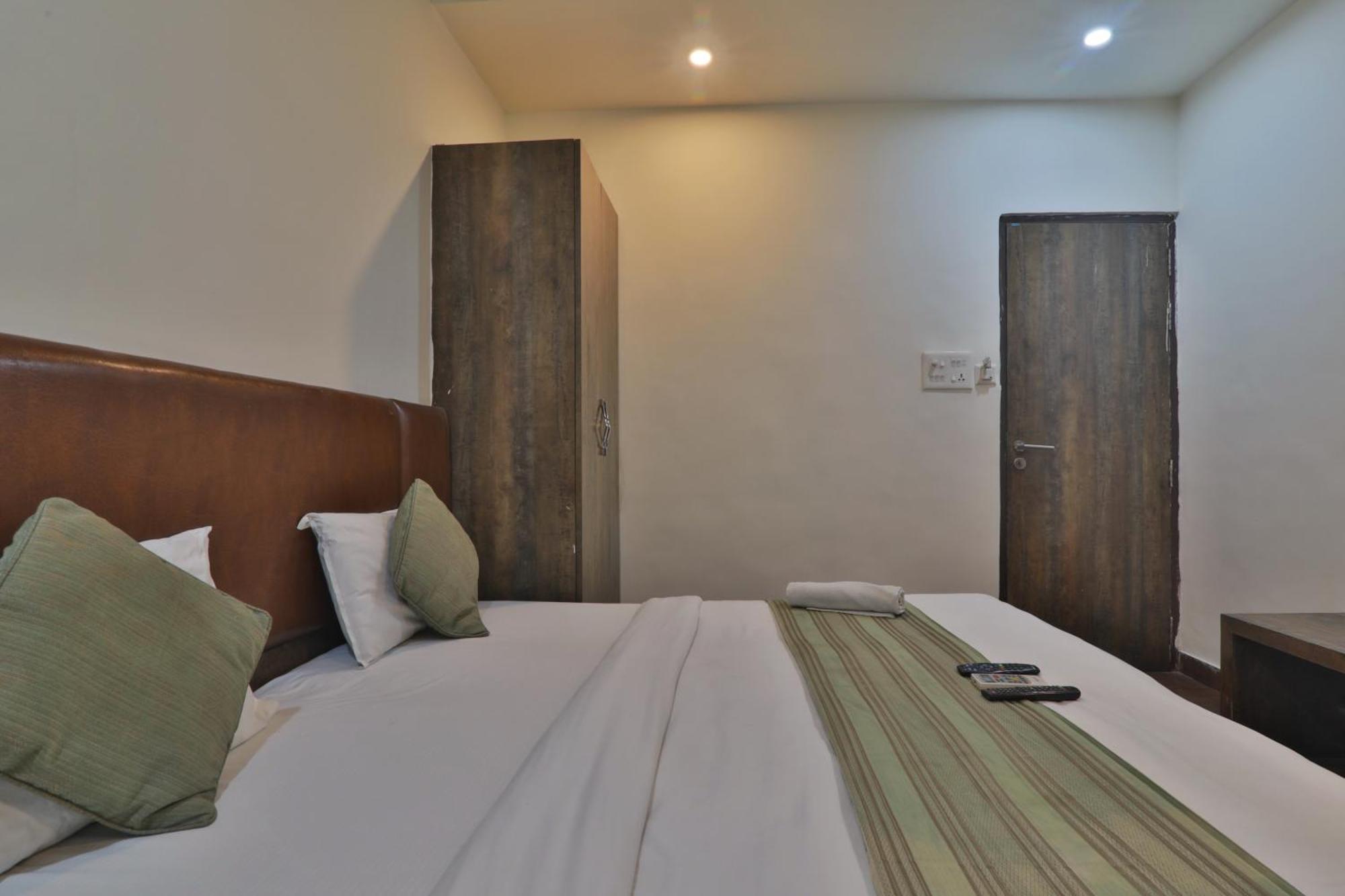 Hotel Janki Inn Sigra 2 Km From Kashi Vishwanath Dham 瓦拉纳西 外观 照片