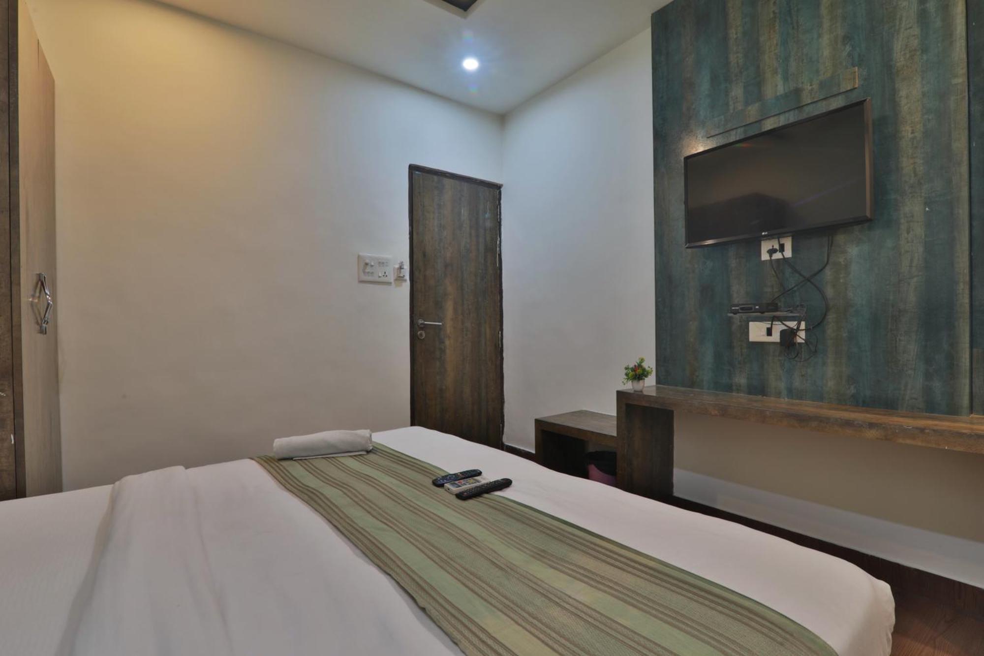 Hotel Janki Inn Sigra 2 Km From Kashi Vishwanath Dham 瓦拉纳西 外观 照片