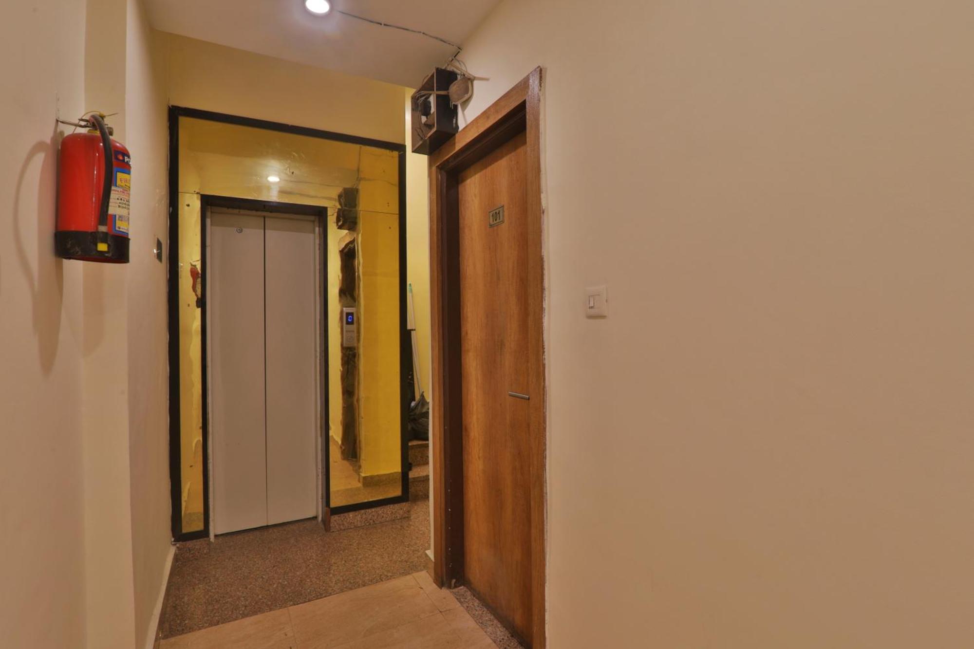 Hotel Janki Inn Sigra 2 Km From Kashi Vishwanath Dham 瓦拉纳西 外观 照片
